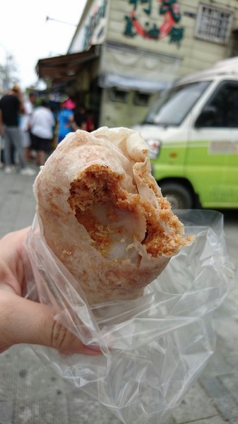 柯氏蔥油餅(原礁溪蔥油餅):宜蘭礁溪~柯氏蔥油餅/吳記花生捲冰淇淋/Q蛙撞奶飲品~必吃銅板美食~古早味的好味道~三種享受一次滿足呦~