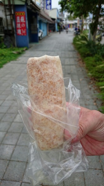 柯氏蔥油餅(原礁溪蔥油餅):宜蘭礁溪~柯氏蔥油餅/吳記花生捲冰淇淋/Q蛙撞奶飲品~必吃銅板美食~古早味的好味道~三種享受一次滿足呦~