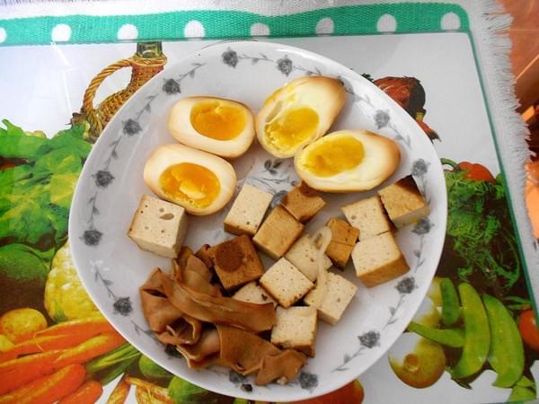 鴨霸王國煙燻滷味：別有一番滋味~ .. 鴨霸王國