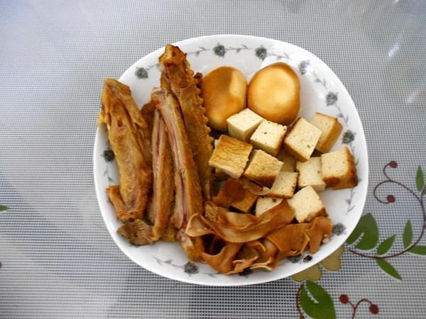 鴨霸王國煙燻滷味：別有一番滋味~ .. 鴨霸王國