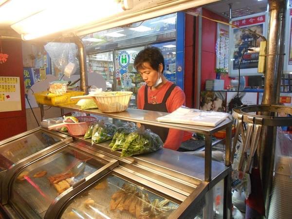 鴨霸王國煙燻滷味：別有一番滋味~ .. 鴨霸王國