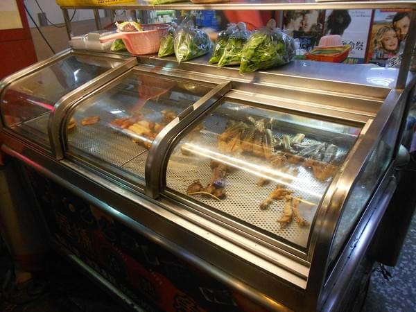 鴨霸王國煙燻滷味：別有一番滋味~ .. 鴨霸王國