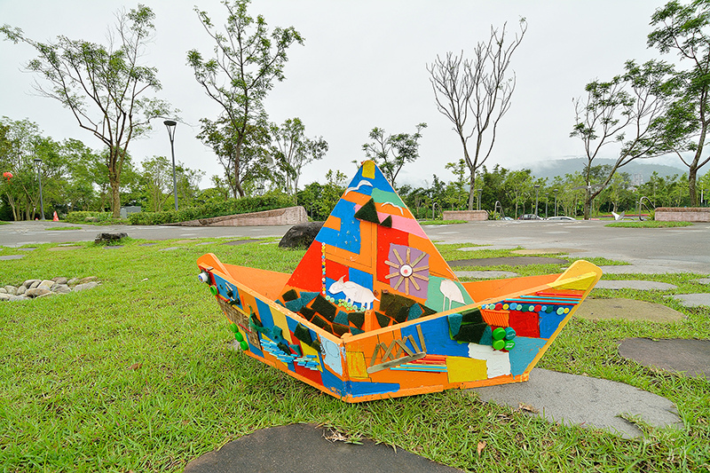 宜蘭冬山河一日遊-推薦新打卡景點:冬山火車站,冬山河生態綠舟,珍珠社區好食光食堂美食,中山社區綠野茶園採茶體驗