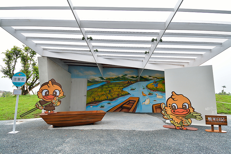 宜蘭冬山河一日遊-推薦新打卡景點:冬山火車站,冬山河生態綠舟,珍珠社區好食光食堂美食,中山社區綠野茶園採茶體驗