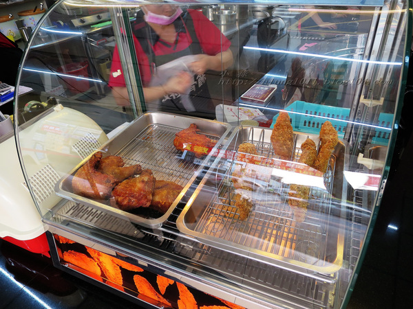 舟鶴家嫩骨飯(文賢店)：足厚呷~   ..舟鶴家嫩骨飯(文賢店)