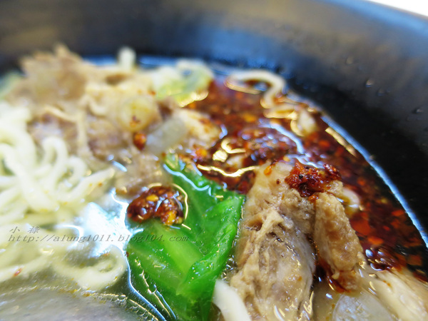 舟鶴家嫩骨飯(文賢店)：足厚呷~   ..舟鶴家嫩骨飯(文賢店)