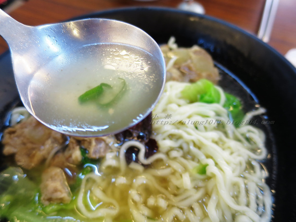 舟鶴家嫩骨飯(文賢店)：足厚呷~   ..舟鶴家嫩骨飯(文賢店)