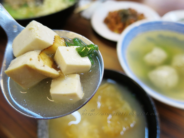 舟鶴家嫩骨飯(文賢店)：足厚呷~   ..舟鶴家嫩骨飯(文賢店)