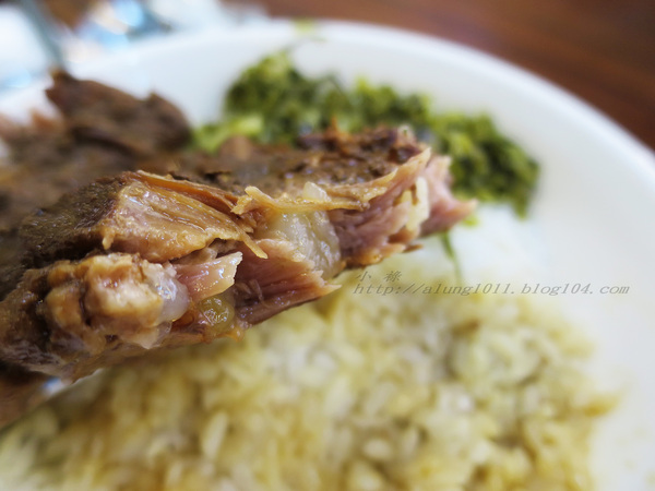 舟鶴家嫩骨飯(文賢店)：足厚呷~   ..舟鶴家嫩骨飯(文賢店)