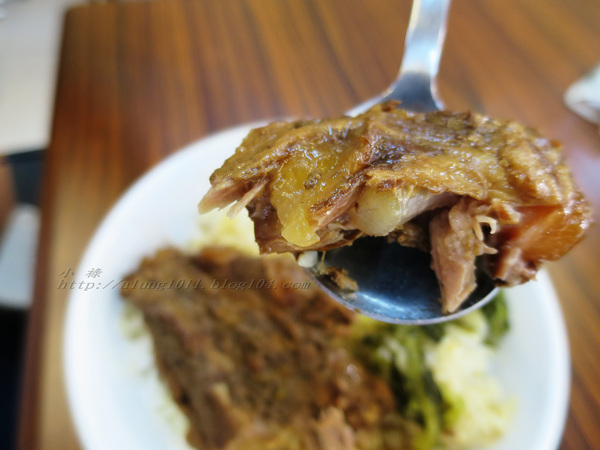 舟鶴家嫩骨飯(文賢店)：足厚呷~   ..舟鶴家嫩骨飯(文賢店)