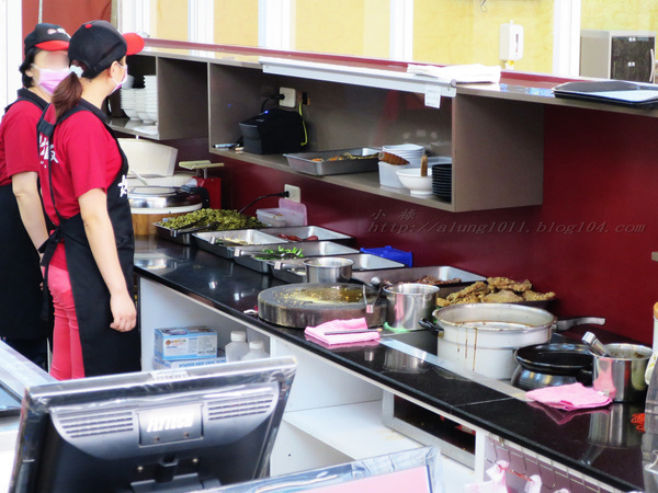 舟鶴家嫩骨飯(文賢店)：足厚呷~   ..舟鶴家嫩骨飯(文賢店)