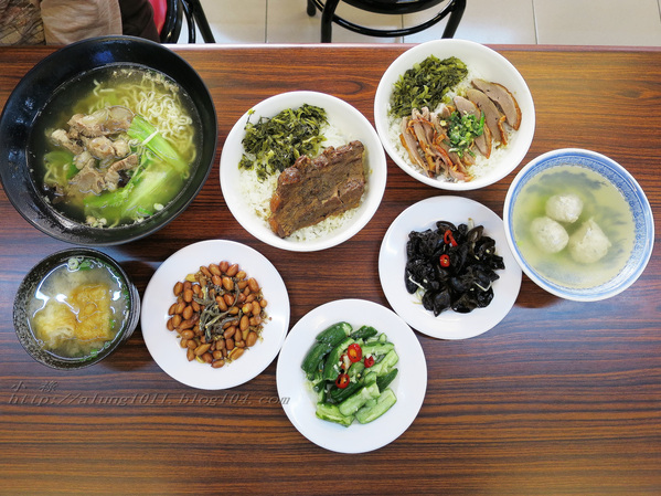 舟鶴家嫩骨飯(文賢店)：足厚呷~   ..舟鶴家嫩骨飯(文賢店)