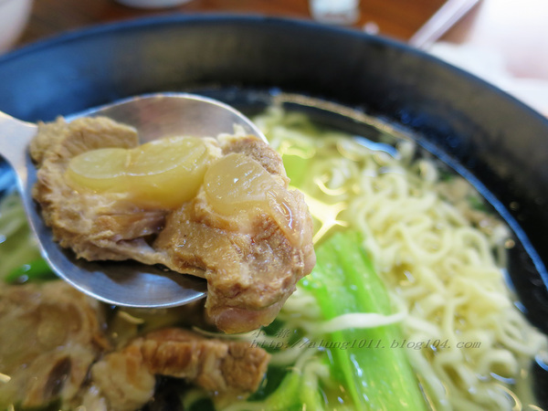 舟鶴家嫩骨飯(文賢店)：足厚呷~   ..舟鶴家嫩骨飯(文賢店)