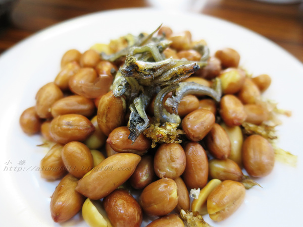 舟鶴家嫩骨飯(文賢店)：足厚呷~   ..舟鶴家嫩骨飯(文賢店)