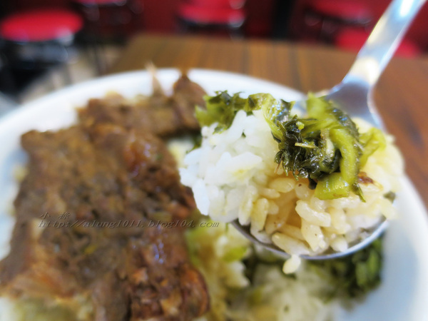 舟鶴家嫩骨飯(文賢店)：足厚呷~   ..舟鶴家嫩骨飯(文賢店)