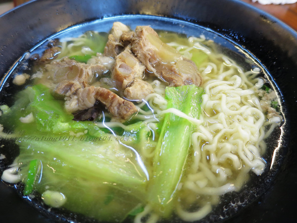 舟鶴家嫩骨飯(文賢店)：足厚呷~   ..舟鶴家嫩骨飯(文賢店)