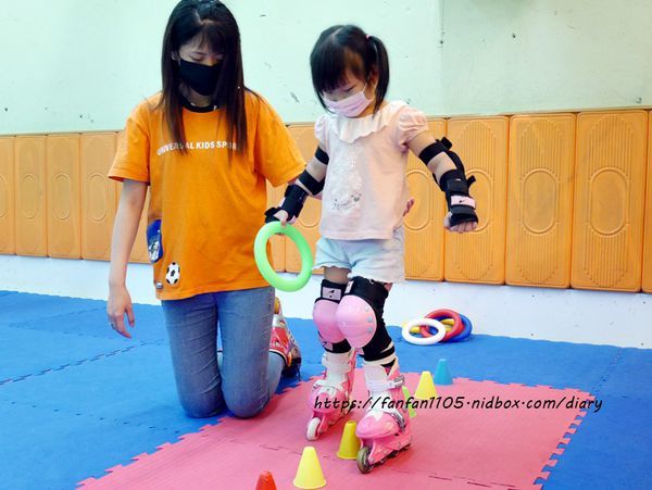 2020更新【台北兒童直排輪】環球兒童運動學院 直排輪曲棍球足球 室內場地,不受天候限制 (14).JPG