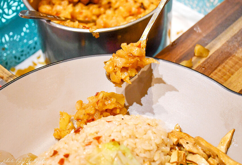 雞排飯比臉還大，內用飲料湯品無限享用