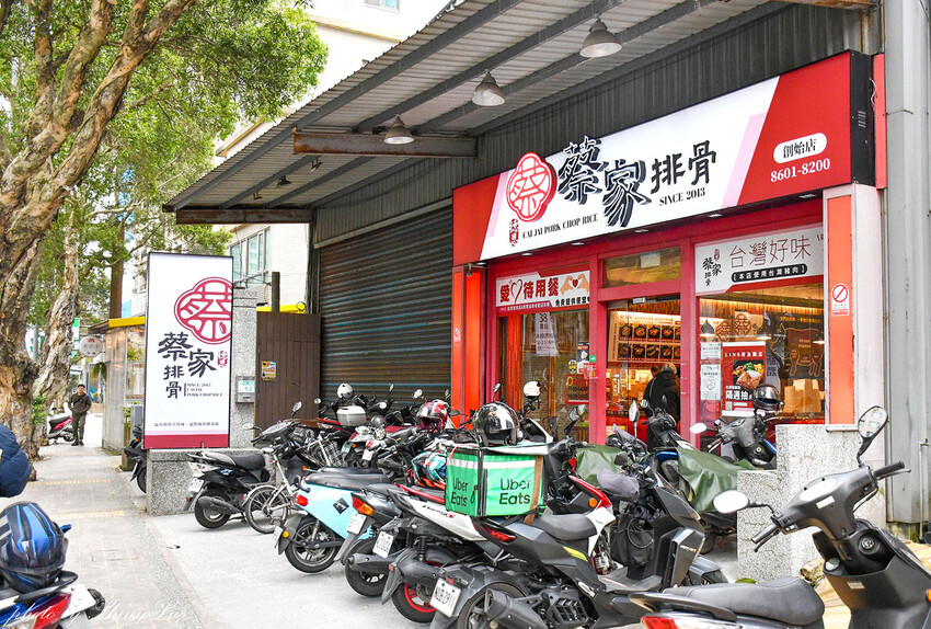 雞排飯比臉還大，內用飲料湯品無限享用