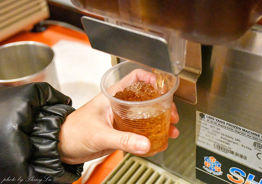 雞排飯比臉還大，內用飲料湯品無限享用