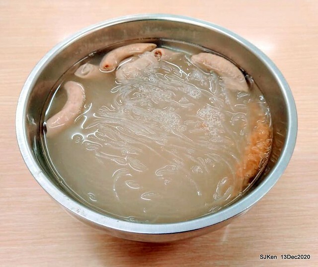 Pig intestines  cellophane noodles  & Braised pork on rice at 三元豬腸冬粉店，Taoyuan city, North Taiwan, SJKen, Dec 13, 2020.