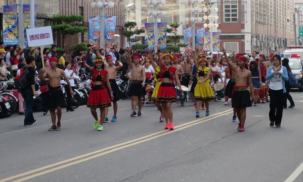 新春飛羊,千人踩街:逛逛阿緱城3 ..飛羊阿猴.千人踩街 新春飛羊,千人踩街:逛逛阿緱城3 ..飛羊阿猴.千人踩街
