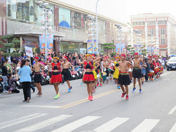 新春飛羊,千人踩街:逛逛阿緱城3 ..飛羊阿猴.千人踩街 新春飛羊,千人踩街:逛逛阿緱城3 ..飛羊阿猴.千人踩街