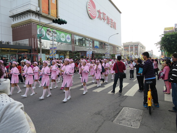 新春飛羊,千人踩街:逛逛阿緱城3 ..飛羊阿猴.千人踩街 新春飛羊,千人踩街:逛逛阿緱城3 ..飛羊阿猴.千人踩街
