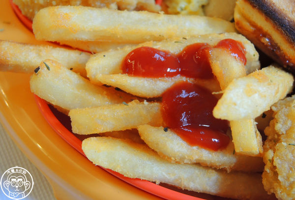 維納斯咖啡 Venus cafe：呷飽祙【桃園･Venus cafe維納斯咖啡】萌犬公關陪用餐