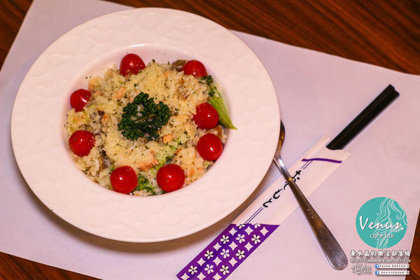 Venus cafe(維納斯咖啡)|桃園市/桃園區  (希臘氛圍，客製化咖啡拉花；中西餐點“維納斯”通通都有)