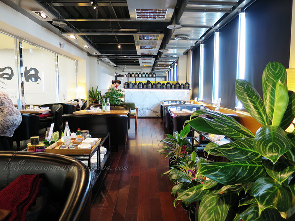 FrenchWindows 琺蘭綺瑥朵茶餐館(屏東太平洋百貨)：低調中展現奢華  ..FrenchWindows 琺蘭綺瑥朵茶餐館(屏東太平洋百貨‧誠品旗艦館)