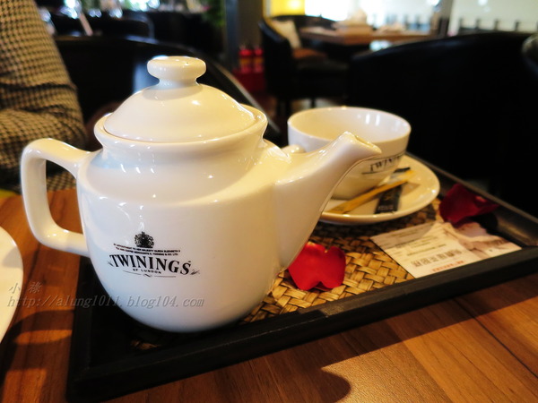 FrenchWindows 琺蘭綺瑥朵茶餐館(屏東太平洋百貨)：低調中展現奢華  ..FrenchWindows 琺蘭綺瑥朵茶餐館(屏東太平洋百貨‧誠品旗艦館)