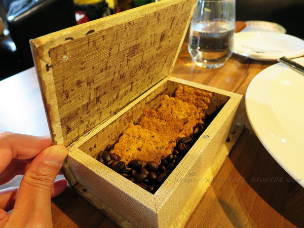 FrenchWindows 琺蘭綺瑥朵茶餐館(屏東太平洋百貨)：低調中展現奢華  ..FrenchWindows 琺蘭綺瑥朵茶餐館(屏東太平洋百貨‧誠品旗艦館)