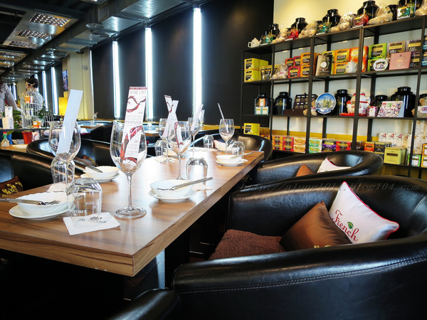 FrenchWindows 琺蘭綺瑥朵茶餐館(屏東太平洋百貨)：低調中展現奢華  ..FrenchWindows 琺蘭綺瑥朵茶餐館(屏東太平洋百貨‧誠品旗艦館)