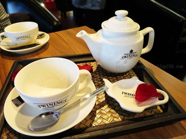 FrenchWindows 琺蘭綺瑥朵茶餐館(屏東太平洋百貨)：低調中展現奢華  ..FrenchWindows 琺蘭綺瑥朵茶餐館(屏東太平洋百貨‧誠品旗艦館)