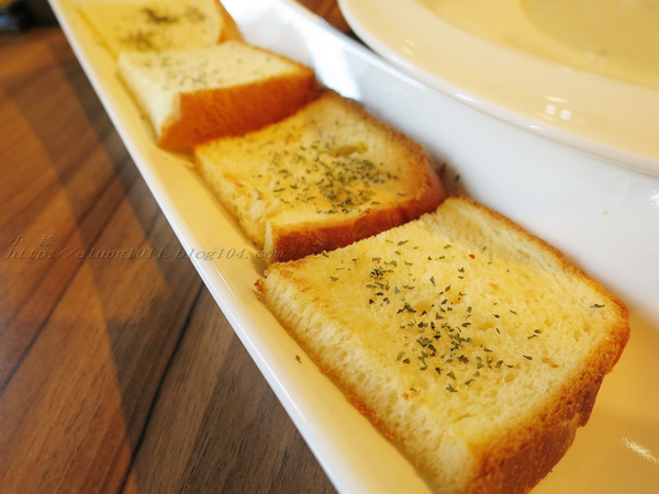 FrenchWindows 琺蘭綺瑥朵茶餐館(屏東太平洋百貨)：低調中展現奢華  ..FrenchWindows 琺蘭綺瑥朵茶餐館(屏東太平洋百貨‧誠品旗艦館)