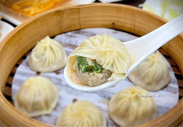 基隆美食【玥成上海美味鮮湯包】好呷、涮嘴 !