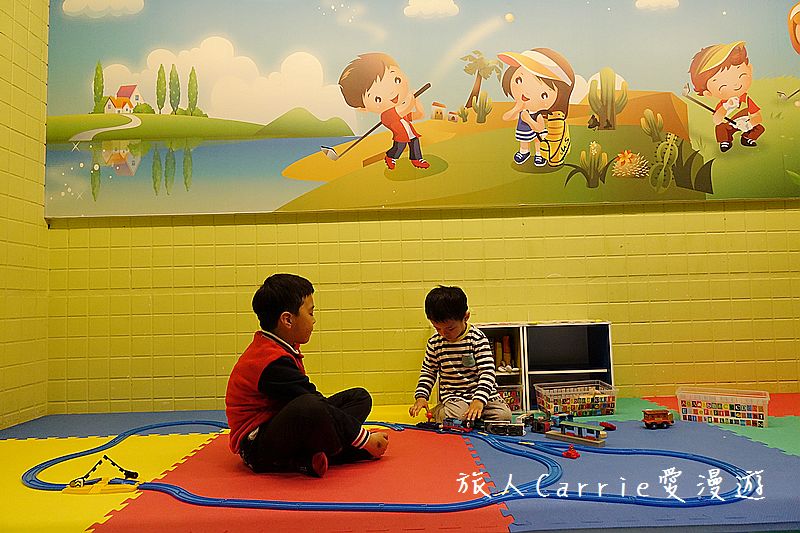 黃金堡親子樂園【台中東區旅遊】～秀泰廣場對面挑高六米室內親子樂園適合1-12歲‧超大球池+倒球機 海盗船炮陣 旋轉溜滑梯 環場車道【文末有抽獎活動】