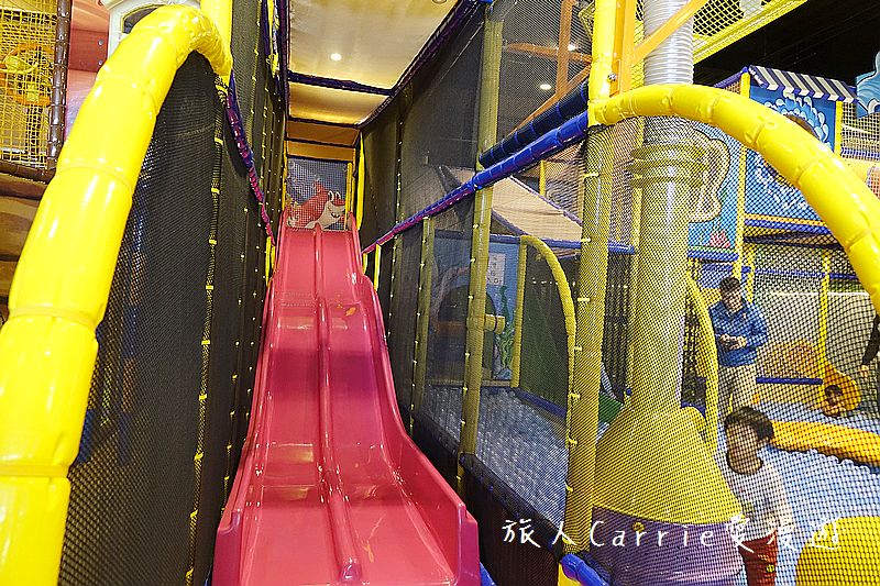 黃金堡親子樂園【台中東區旅遊】～秀泰廣場對面挑高六米室內親子樂園適合1-12歲‧超大球池+倒球機 海盗船炮陣 旋轉溜滑梯 環場車道【文末有抽獎活動】