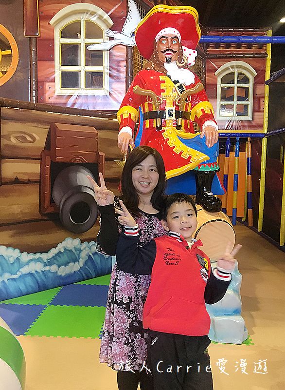 黃金堡親子樂園【台中東區旅遊】～秀泰廣場對面挑高六米室內親子樂園適合1-12歲‧超大球池+倒球機 海盗船炮陣 旋轉溜滑梯 環場車道【文末有抽獎活動】
