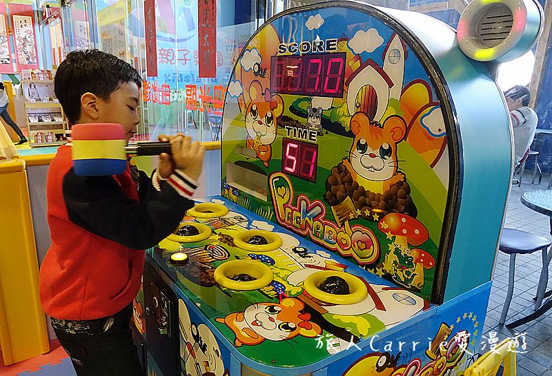 黃金堡親子樂園【台中東區旅遊】～秀泰廣場對面挑高六米室內親子樂園適合1-12歲‧超大球池+倒球機 海盗船炮陣 旋轉溜滑梯 環場車道【文末有抽獎活動】