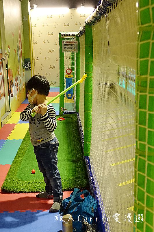 黃金堡親子樂園【台中東區旅遊】～秀泰廣場對面挑高六米室內親子樂園適合1-12歲‧超大球池+倒球機 海盗船炮陣 旋轉溜滑梯 環場車道【文末有抽獎活動】