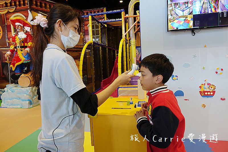 黃金堡親子樂園【台中東區旅遊】～秀泰廣場對面挑高六米室內親子樂園適合1-12歲‧超大球池+倒球機 海盗船炮陣 旋轉溜滑梯 環場車道【文末有抽獎活動】