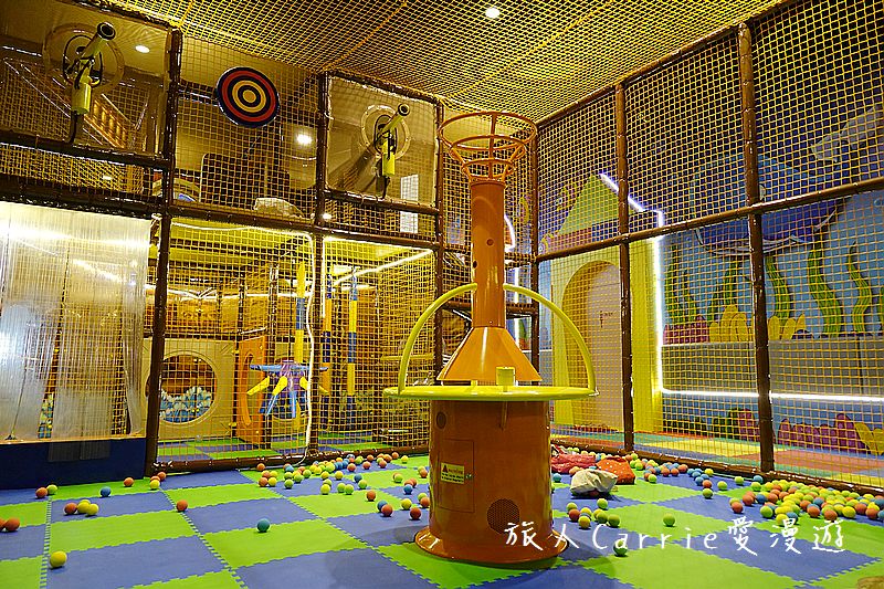 黃金堡親子樂園【台中東區旅遊】～秀泰廣場對面挑高六米室內親子樂園適合1-12歲‧超大球池+倒球機 海盗船炮陣 旋轉溜滑梯 環場車道【文末有抽獎活動】