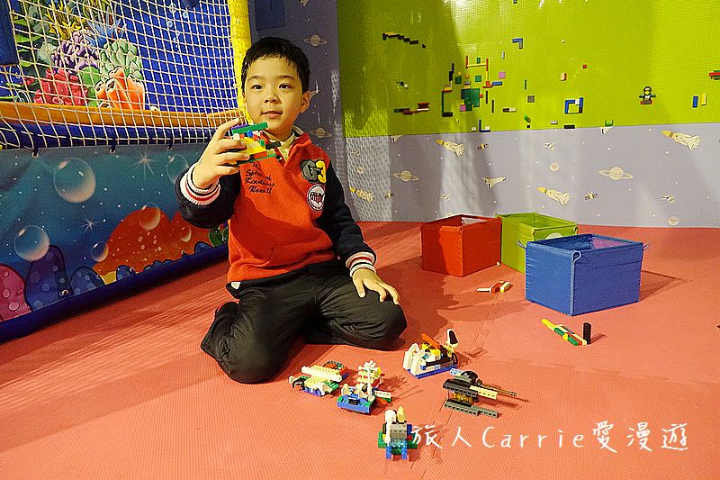黃金堡親子樂園【台中東區旅遊】～秀泰廣場對面挑高六米室內親子樂園適合1-12歲‧超大球池+倒球機 海盗船炮陣 旋轉溜滑梯 環場車道【文末有抽獎活動】