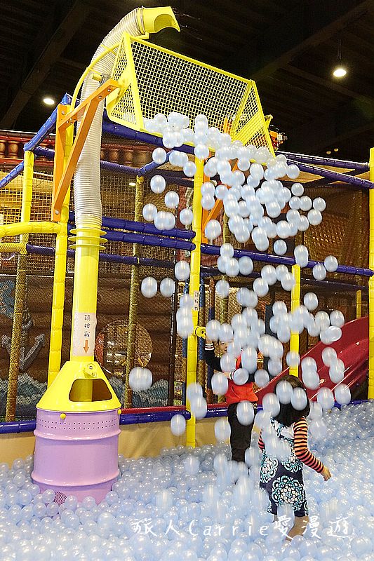 黃金堡親子樂園【台中東區旅遊】～秀泰廣場對面挑高六米室內親子樂園適合1-12歲‧超大球池+倒球機 海盗船炮陣 旋轉溜滑梯 環場車道【文末有抽獎活動】