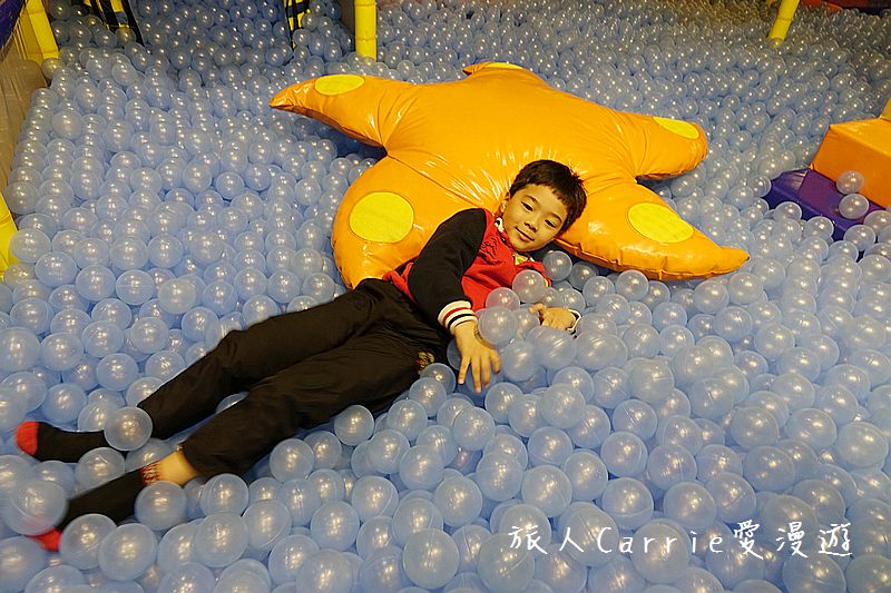 黃金堡親子樂園【台中東區旅遊】～秀泰廣場對面挑高六米室內親子樂園適合1-12歲‧超大球池+倒球機 海盗船炮陣 旋轉溜滑梯 環場車道【文末有抽獎活動】