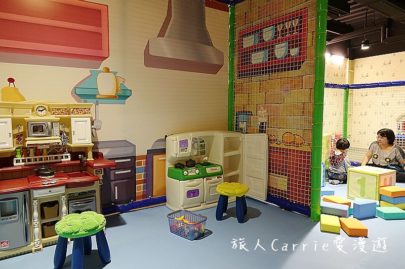 黃金堡親子樂園【台中東區旅遊】～秀泰廣場對面挑高六米室內親子樂園適合1-12歲‧超大球池+倒球機 海盗船炮陣 旋轉溜滑梯 環場車道【文末有抽獎活動】