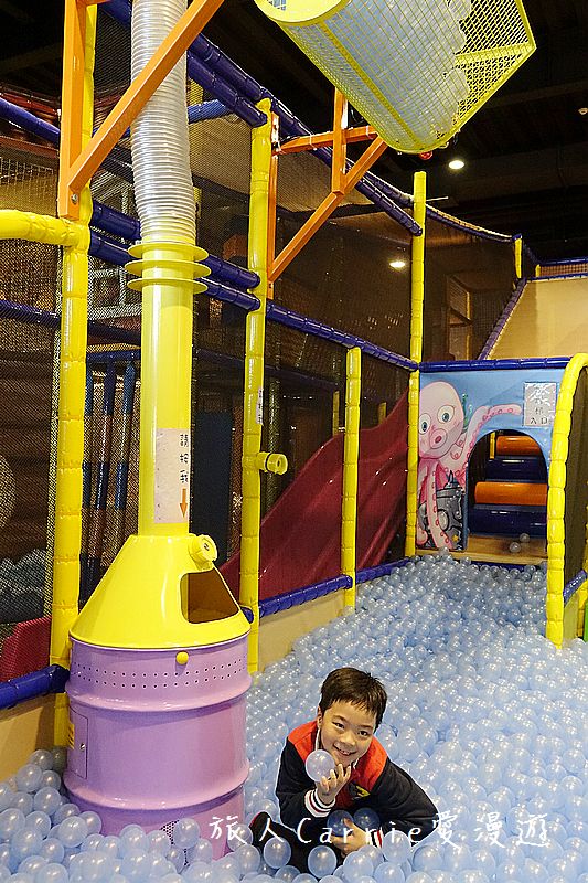黃金堡親子樂園【台中東區旅遊】～秀泰廣場對面挑高六米室內親子樂園適合1-12歲‧超大球池+倒球機 海盗船炮陣 旋轉溜滑梯 環場車道【文末有抽獎活動】