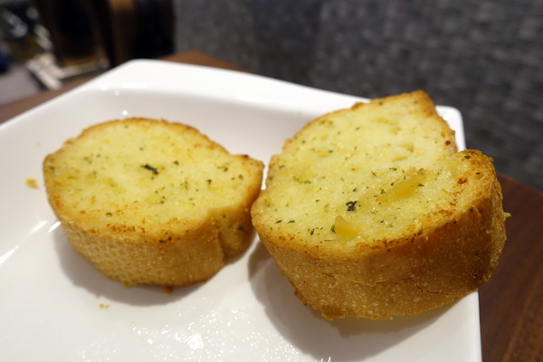 ICC音樂咖啡館莫札特專館：(胖樺食記) 捷運永春站高CP值咖啡廳「ICC音樂咖啡館莫札特專館」，推香煎骰子牛燉飯。商業午餐/Wi-Fi/不收一成服務費/氣氛好